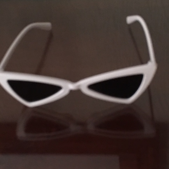 white triangle sunglasses - Picture 5 of 6